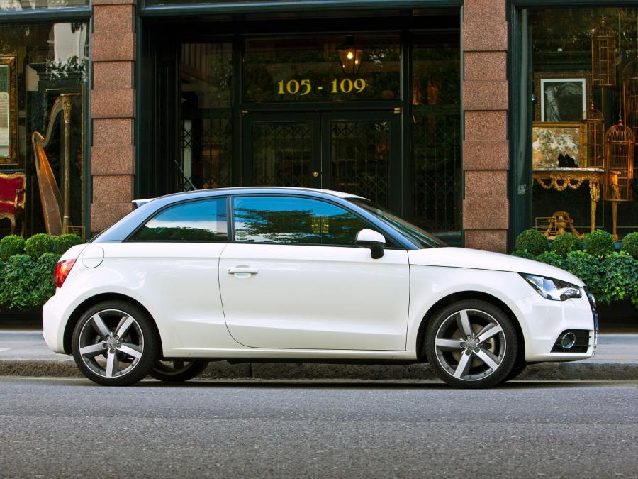  Audi A1 TDI (8X) 2010 года  (UK) (фото 27 из 29)